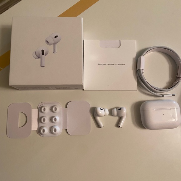 Apple White AirPods Pro 2 with Charging case